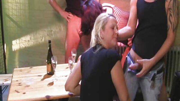 Breithüftiges blondes Mädchen Brooklyn Bailey schluckt heißes frauenporno kostenlos Sperma